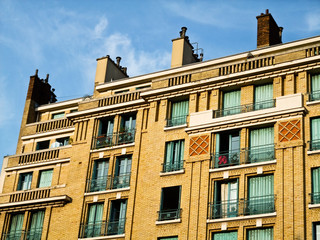 Fototapeta na wymiar Paris, immeuble ancien