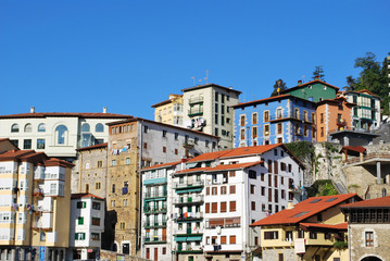 Fototapeta na wymiar Kolory w miejscowości Lekeitio