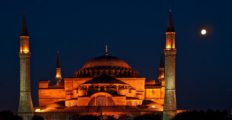 Fototapeta na wymiar Hagia Sophia at dusk