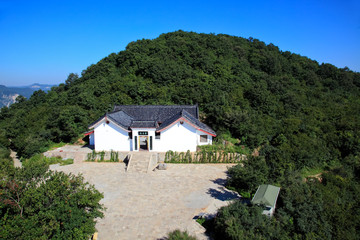 Fototapeta na wymiar The scenery of Yun-Tai Mountain, a World Geologic Park