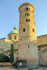 Fototapeta na wymiar Włochy Ravenna Dome runda dzwonnica
