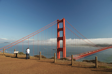 photo couple at golden gate bridge, san francisco, ca, usa