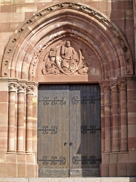 PARVIS D'EGLISE