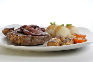 grilled rump steak and bacon with organic vegetable