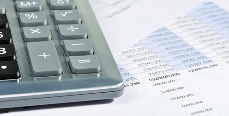 The calculator and the financial report