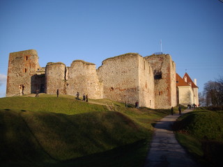 Fototapeta na wymiar Ruiny zamku (Bauska, Łotwa)