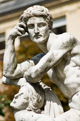 Statue du jardin Marco-Polo à Paris