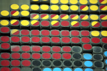 oggetto astratto multicolore