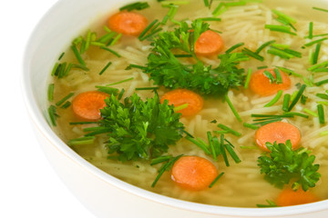 Nudelsuppe mit Schnittlauch und Mören