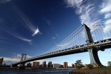 a picture of a new york bridge