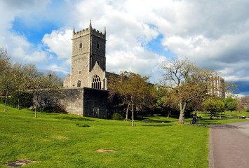 Fototapeta na wymiar Zamek w parku w ciągu dnia w Bristol, UK
