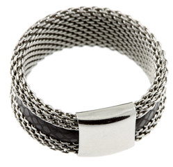 bague fantaisie cuir métal fond blanc