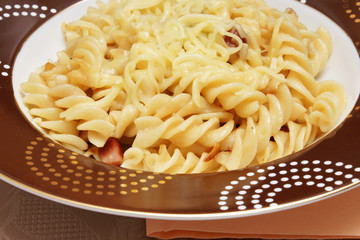 gebratene spirelli mit käse