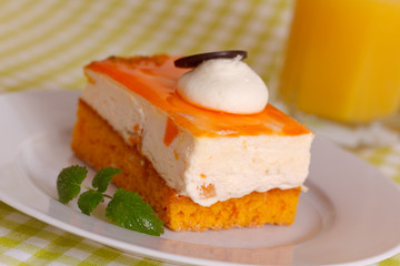 Orangentorte - Schnitte mit Orangensaft