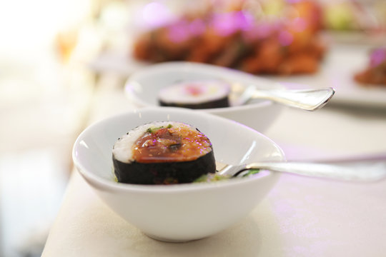 Sushi in einer Schale