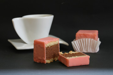 Punschwürfel mit Tasse