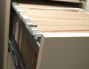 archivador con muchas carpetas