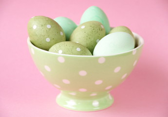 Ostereier und Polkadots