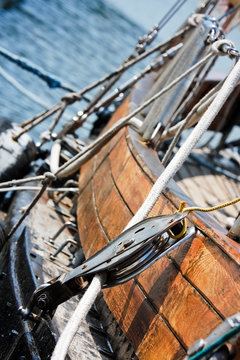 Sailboat pulley