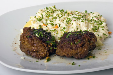Bouletten mit Kartoffelsalat