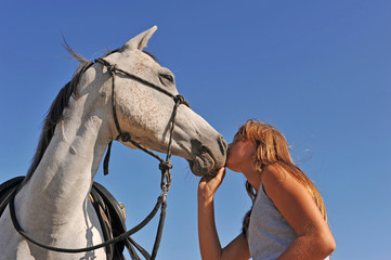 l'ado et son cheval arabe