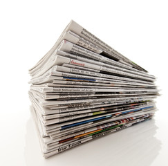 Stapel von Zeitungen, Altpapier, Informationen