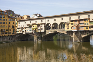 Fototapeta na wymiar Ponte Vecchio Across Arno