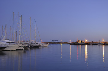 Fototapeta na wymiar Evening port.