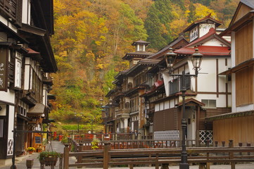 Fototapeta premium 秋の銀山温泉