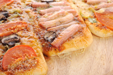 pizza with  ham