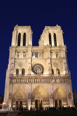 Fototapeta na wymiar Notre-Dame de Paris bei Nacht
