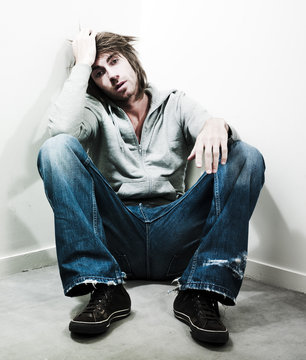 jeune homme d&eacute;prime depression
