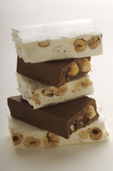 Tipi di torrone alle nocciole