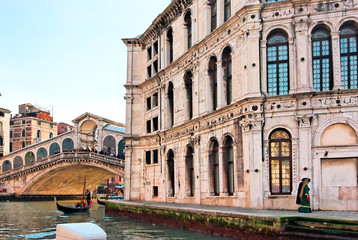 Fototapeta na wymiar Szczegół mostu Rialto w Wenecji