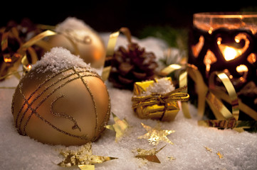 Goldene Christbaumkugeln