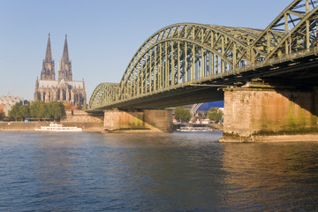 Obraz premium Kölner Dom, Hohenzollernbrücke, Gotik