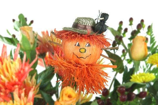 epouventail d'automne dans un bouquet de fleurs