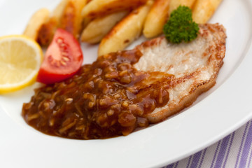 Schnitzel mit Zwiebelsoße,Schupfnudeln