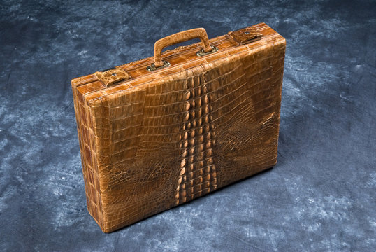attach&eacute;-case 4