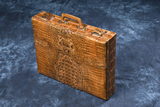 attach&eacute;-case 3