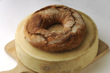Pane su forma di formaggio