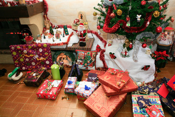 Fototapeta na wymiar Sapin et Cadeaux de Noël