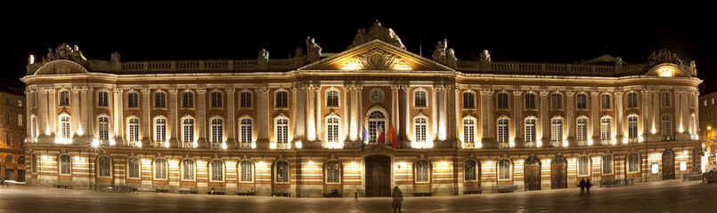Le Capitole de Toulouse la nuit