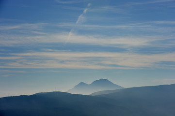 Berge im Dunst