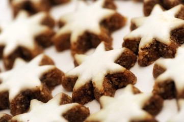 Zimtsterne mit Zuckerguss