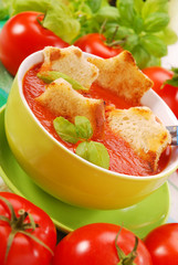 tomato cream soup with croutons