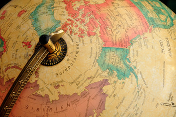 Globus mit alter Weltkarte