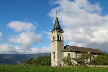 Fototapeta na wymiar Kościół na wsi