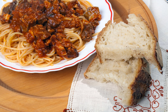Spaghetti with Soffritto and Bread