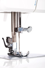 Needle plate, foot and transporter of a sewing machine